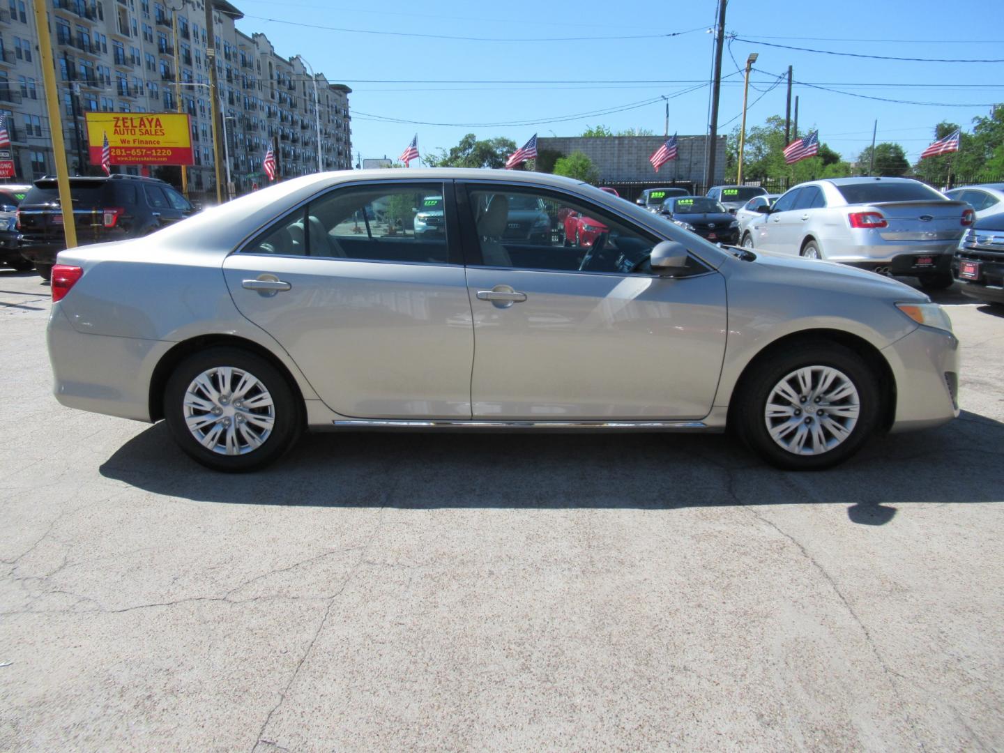 2014 /Tan Toyota Camry L (4T4BF1FK2ER) with an 2.5L L4 DOHC 16V engine, Automatic transmission, located at 1511 North Shepherd Dr., Houston, TX, 77008, (281) 657-1221, 29.798361, -95.412560 - 2014 TOYOTA CAMRY LE VIN: 4T4BF1FK2ER364962 4 T 4 B F 1 F K 2 E R 3 6 4 9 6 2 SEDAN 4 DR 2.5L I4 F DOHC 16V GASOLINE FRONT WHEEL DRIVE - Photo#18